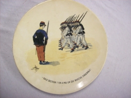 French reservist plate, WW1 Sarreguemines, Karikatuur wandbord Frans leger