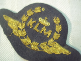 Dutch cap badge KLM pilot. Petembleem KLM jaren 50- 60 goud geborduurd.