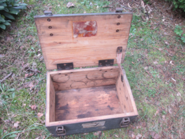 German ammo box. Duits houten kist voor 12 Nebelwerfer granaten. met Wa. stempel.