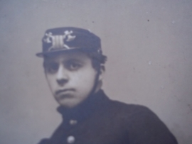 Photograph of a Belgium fireman. Foto van Brandwacht Hein, met mooie typische oude brandweerpet.