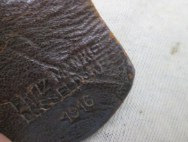German buckle with leather tab nicely marked Düsseldorf 1916. Gott mit uns. Duits koppelslot Pruisen feldgrijs met leertje met maker en datum, zeer nette staat.