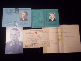 Grouping German papers of a NSFK member, very rare official red cross indentification card.Setje NSFK papieren, 2 ausweisen EK 2e klas papier en zeer apart het officiele Rode Kruis legitimatie conferentie v. Geneve.