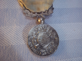 French colonial medal with bar. Franse medaille koloniaal met balk Extreme Orient. mooi gedragen staat.