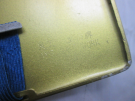 US-Air Force cigarette case 5th Bomber unit Pacific Air Force Yokota Air base Japan 1941. Amerikaanse luchtmacht sigaretten doos met 5th bomber embleem en draak. gestart in 1941.