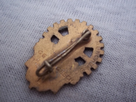 German members pin. Duits lidmaatschapsspeldje NSAO, Mitgliednadel Nationalsozialistischer Reichsverband der Deutschen Arbeitsopfer.