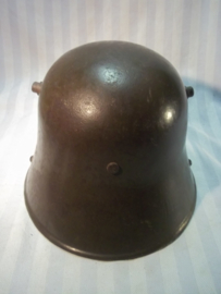 German helmet M 1916, Duitse helm model 1916 met origineel binnenwerk en verflaag