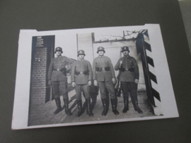 Duits fotoalbum in mint staat compleet met foto's zeer bijzondere staat met enkele aparte foto's, totaal 108 foto's en allemaal militair.