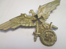 German eagle brest badge KRIEGERBUND, Duits uniform embleem metalen adelaar voor de veteranen organisaties  gemarkeerd ges.gesch. zeer bijzonder stuk zeer nette staat.
