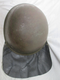 Dutch helmet used in the colonies. KNIL  Koninklijk Nederlands Indisch Leger. helm, maker MILSCO 1941 voor de inlandse soldaten, zonder leeuwembleem. nette staat helm welke nooit is overgeverfd, zoals bij vele wel gebeurde.