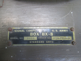 US- Army Signal Corps wooden box nicely marked and dated. US- Army, Amerikaans leger houten koistje, leeg, mooi gemarkeerd en gedateerd.