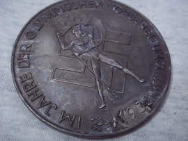 German medal, plaque, Olympic Games 1936. Duitse penning Im Jahre der Olympischen Vorbereitung 1935-1936 - Für besondere Verdienste um die Olympiade Citius- Altius- Fortius.