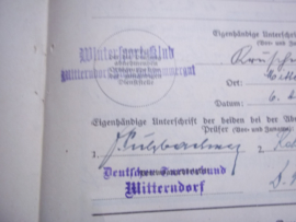 Duitse oorkonde voor het bronzen sport abzeichen D.R.L. mooi ingevuld document met man op foto in uniform van de Luftwaffe. zeer aparte foto zie petkoord.