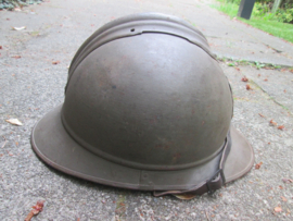 Belgium steelhelmet M 1915 also worn after 1918. Belgische helm M15 bruine kleur interbellum gedragen met origineel binnenwerk.