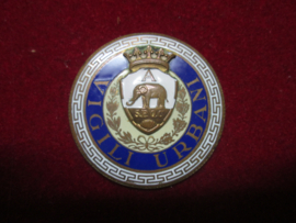 Police badge  with number VIGILI URBANI. Portugees politie embleem met nummer zonder pinnen en speld