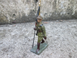 DURSO Belgium soldier with flag. Belgische soldaat met vlag goede staat.