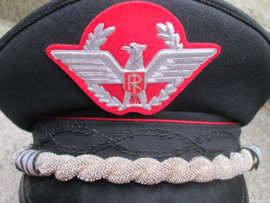 Italian officers police cap. Italiaanse officiers pet politie Carabinieri. rode bies.