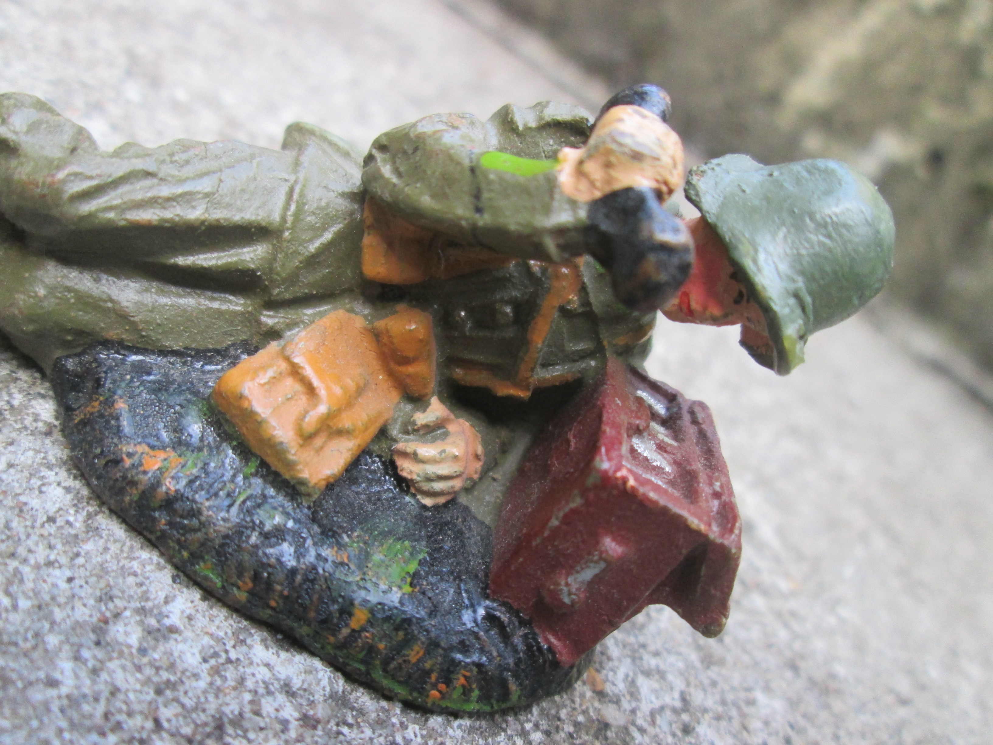 ELASTOLIN Swiss soldier and the fieldtelephone. Zwitserse soldaat met veldtelefoon.