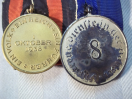 German medal bar, spange with 2 medals, Police medal 8 years of service and the Anschluss medal. Duitse medaille balk met 2 medailles Politie 8 jaar trouwe Dienst en de Anschluss medaille.