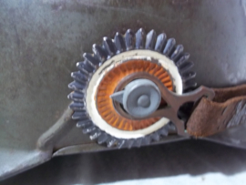 Metal ersatz spikehelmet with innerliner. Blikken pickelhaube, meestal van de BING speelgoed fabrikant, met Pruisen helmplaat en binnenwerk. Een ersatz pickelhaube van metaal in deze staat zijn zeer zeldzaam.