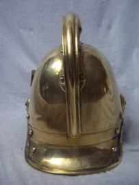 French fire helmet, Franse brandweerhelm. model 1855, gemodificeerd in 1872, geheel compleet, met binnenwerk en leren stukken, die zijn altijd weg of eruit Zeldzaam stuk. zo van de familie gekocht. TOP.