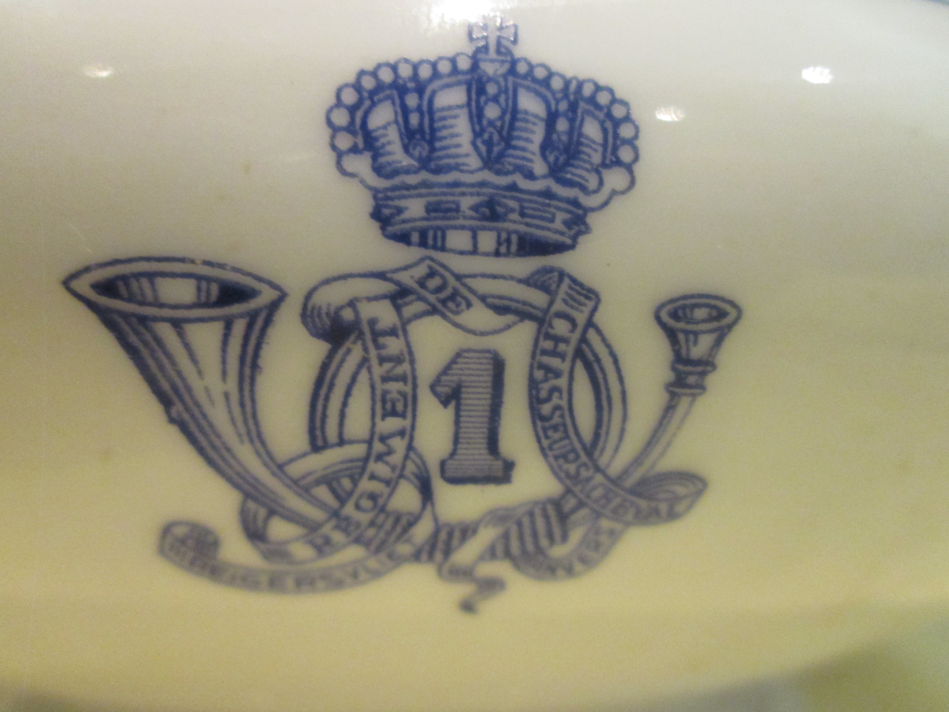 Belgium pre WW2 officers mess bowl. Belgische porseleinen kom met regiments embleem voor WO2