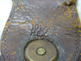 US Army M-1916 holster for the M-1911 Colt .45 pistol. Modified to cavalery holster marked and dated 1912. US holster cavallerie model met datum 1912 officieel verlengd model voor de M-1911 .45 Colt, zeldzaam stuk.
