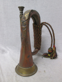 British bugle with inscription. "Presented to Band Sergt. Inst. H.L. Ramsden  St. Pauls C.L.B. Sale 2446" CLB = Church Lad's Brigade. Bazuin met gravering TOP.