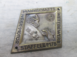 German plaques, NSKK Duitse plakette van de N.S.K.K. Mannschaftswettbewerb NSKK Motor staffel II/ M78 -- 26-5-1935.  holle bronzen plaquette. bijzonder.