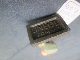 LINEOL Belgium soldier carrying amo boxes with original price tag. smaler size Belgische soldaat met oud prijskaartje klein model.