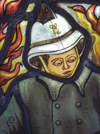 Glas in lood raam, Belgische brandweer lancier 46 staat ook op de jas en helm, persoonlijk gegeven, gesigneerd, Meerman Aalst,1970, zeer bijzonder en uniek UNICA item.