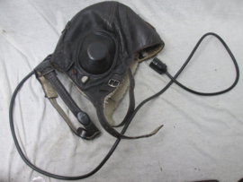 German Air Force flying cap, complete. Duitse leren vliegercap van de luftwaffe compleet met bedrading, mooi gemarkeerd, met etiket.