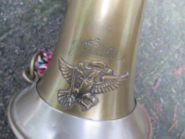 German HJ Hitler/ Youth bugle little damage on front badge. Duitse bazuin signaalhoorn Hitler/ Jugend met adelaar gedeeltelijk gedenazificeerd, maar nog duidelijk zichtbaar Hess Instrumenten.