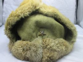 Japanese army winter rabbit fur officers cap, nicely marked with metal star. Japanse officiers winter bont muts met metalen ster geheel compleet zeldzaam stuk.