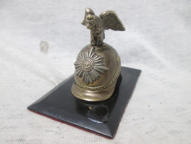 Bronse helmet with silver badge and eagle Garde du Corps. Miniatuur bronzen helm met zilverkleurig embleem en adelaar bijzonder stuk Garde du Corps helm als press-papier.