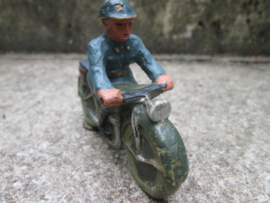 Unmarked soldier on motor Soldaat op motor blauw uniform