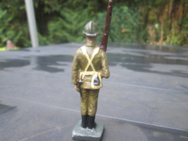 DURSO Belgium soldier on guard. Belgische soldaat op wacht. goede staat.