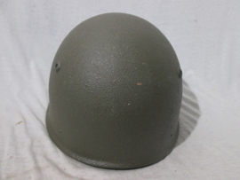 Swiss army helmet pattern 71. Mint condition. Zwitserse helm M-1971 zeer nette staat en kwalitatief mooie helm. beduidend minder gemaakt dan de voorloper helm M-1918 en daarom is deze ook wat zeldzamer.