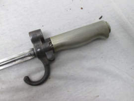 French bayonet M-1886 Lebel. Franse Lebel bajonet, met schede model 1886. met pareerhaak, eerste model de haak werd ook wel Rosalie genoemd door de poilu.