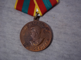 Russian medal with document 1948 Stalin period. Russische medaille Stalin periode met kaart.