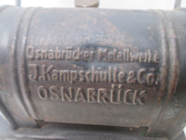 German railroad lamp, complete. Duitse spoorweglamp, 1958. geheel compleet, met rood en groen glas en koperen brander.