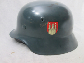 German Border patrol Security helmet double Decal Hamburg. Duitse helm van de BGS Bundes Grenz Schutz, dubbele decal nationale kleur en embleem van de stad Hamburg TOP helm.