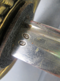 French officers naval sword with marks. Frans marine sabel met op het lemmet 2 keurmerken en op de rand de nam van de maker, zeer nette staat.