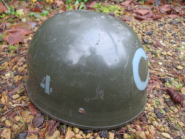 Belgium para helmet ABL. Belgische para helm met originele beschildering op naam. Jaren 50- 60 naar Engels model, apart stuk Belgie gebruikte deze helm ook nog in de Congo, en om uit luchtbalonnen te springen.