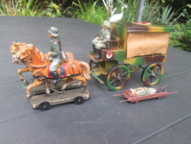 German red cross ambulance with horses Duitse Sanitater wagen getrokken door paarden zeer goede kwaliteit.