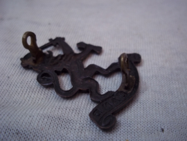 Dutch cap badge WW2. Nederlands pet embleem Prinses Irene Brigade met oogjes gebronsd.