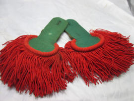 French epaulets Foereign Legion. Franse seremoniele epauletten van het Vreemdelingen legioen Legion Etrangere. met gelijk etiket.