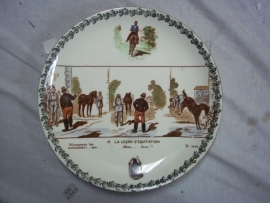 French remembrance plate 1870 nice decorated.Frans herinneringsbord met militaire afbeeldingen.