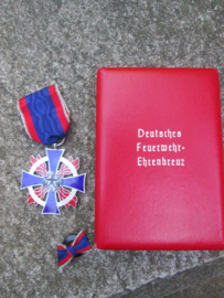 German high medal fire department Duitse brandweermedaille in originele doos, Deutsches Feuerwehr Ehrenkreuz. Für verdienste im Feuerlöschwesen, Deutscher Feuerwehr Verband.