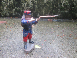 ELASTOLIN 10 cm. French soldier shooting. Franse soldaat schietend goede staat antiek speelgoed.