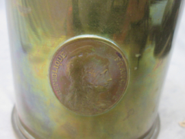 Tabaks pot gemaakt van 2 Duitse hulzen WW1 1915, met Franse munt Republiek Francais.